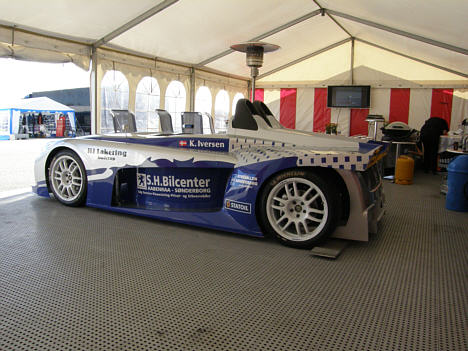 Kent Iversen's nydekorerede Peugeot 207 Spider Cup racer.
(Foto: Motorsporten.dk)